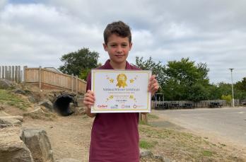 Flynn with award 2021